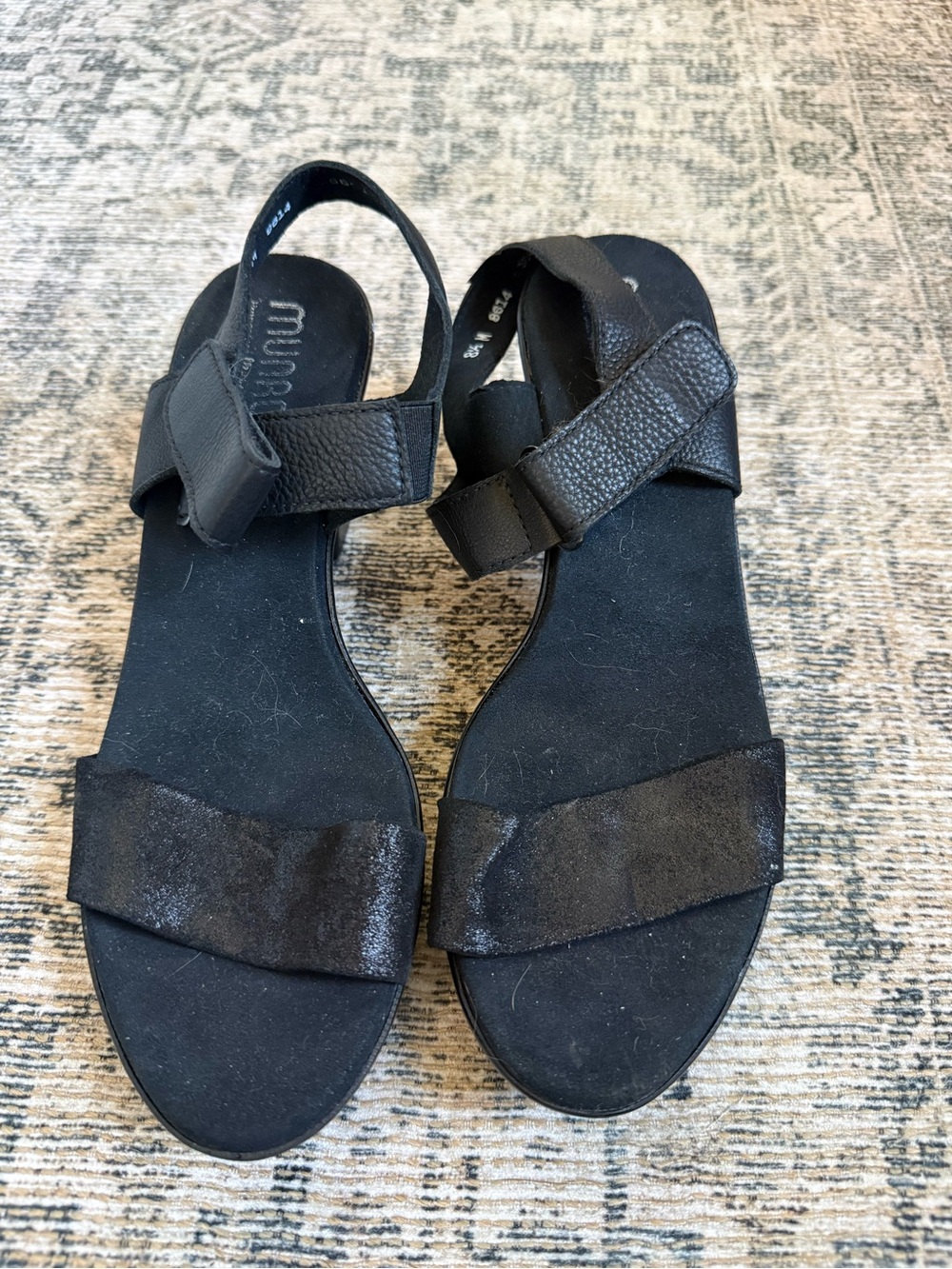 Munro Black Women's Adjustable Velcro Strap Sandals
